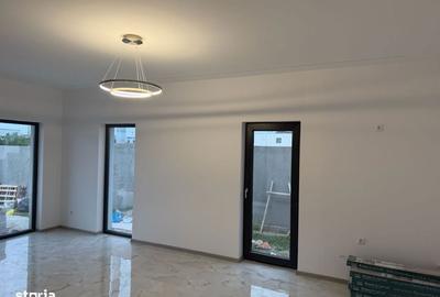 Casă cu 4 camere în Preajba