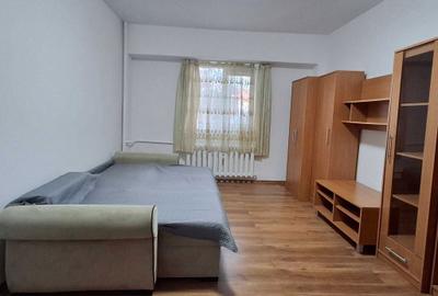 Garsonieră decomandată în Central