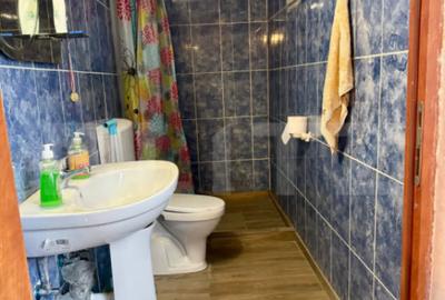 Casă cu 3 camere cu Canalizare în Central