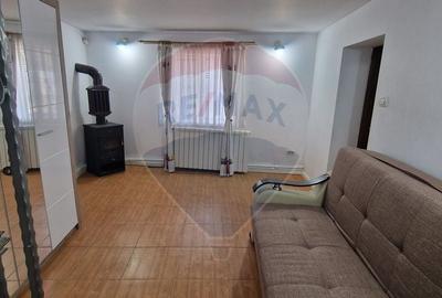 Casă individuală cu 4 camere în Central