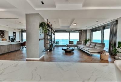 Penthouse spectaculos in centrul orasului cu priveliste directa spre mare