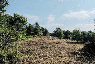 Teren de 2200 mp, în Aiton
