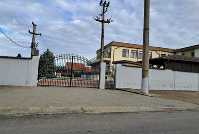 Spațiu comercial, de 1,600 mp, în Central - 1