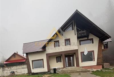 Casă cu Teren 2100 Mp în Central - 2