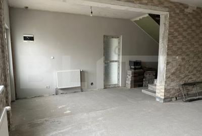 Casă cu 7 camere cu Teren 564 Mp în Central