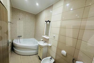 Apartament de vanzare, cu 3 camere, zona ultracentrala - 2