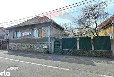 Casă cu 3 camere cu Teren 655 Mp în Central - 1