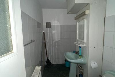 Spațiu comercial, de 50 mp, în Central - 4