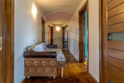 Casă cu 6 camere cu Garaj în Central - 21