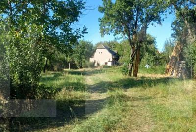 Casă cu 3 camere cu Teren 7600 Mp în Central - 2