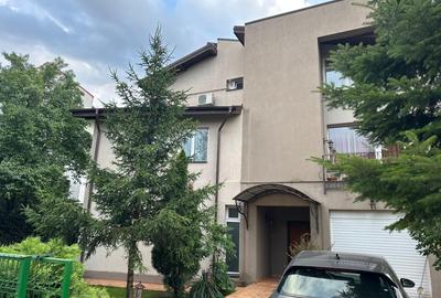 Casă individuală cu 8 camere cu Canalizare în Iancu Nicolae