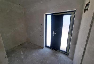 Casă cu Teren 200 Mp în Central - 1