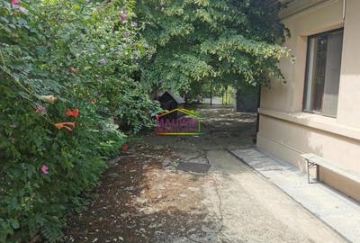 Teren intravilan de 315 mp, în 13 Septembrie - 13