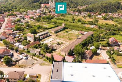 Spațiu comercial, de 700 mp, în Central - 8