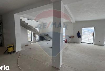 Casă cu 6 camere cu Teren 822 Mp în Central - 14