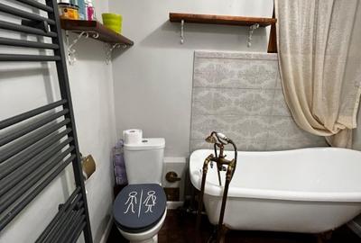 De Vânzare: Apartamentla curte,  3 Camere - 8