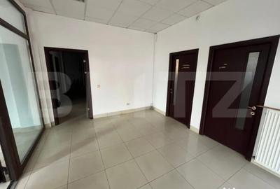 Spațiu comercial, de 586 mp, în Micro 11 - 1