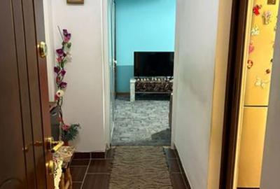 Apartament cu 3 camere semidecomandat în Traian