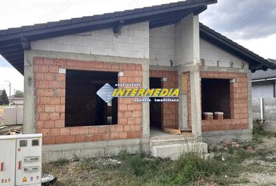 Casa noua de vanzare la rosu in Alba Iulia teren 423 mp - 1