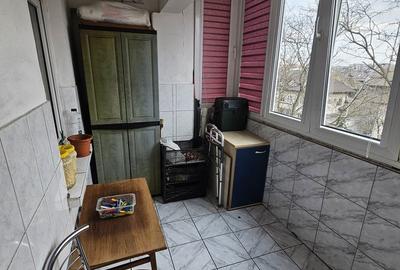 Apartament cu 3 camere decomandat în 13 Septembrie - 2
