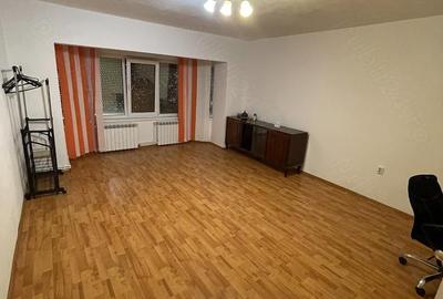 Garsonieră decomandată în E3 - 4