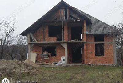 Casă cu Teren 430 Mp în Copalnic - 1