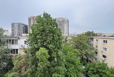 REA1023596 2 camere 80 mp Vitan Mall-Dristor  bloc 2008 - 11