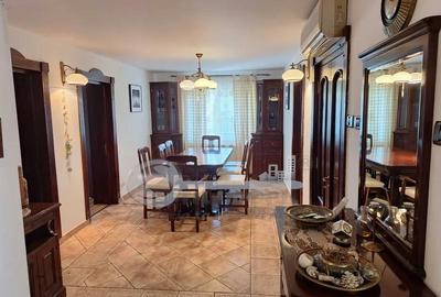 Apartament cu 3 camere decomandat, mobilat în Central