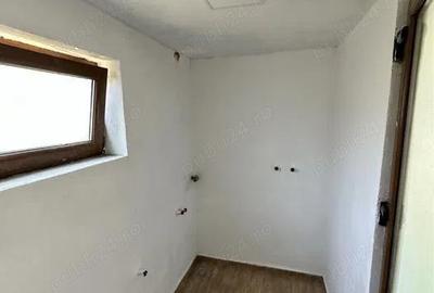 De vanzare demisol (format din garaj, baie ?i birou) realizat din beton monolit ?i 11.5 ari de teren - 2