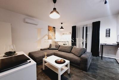 Aproape de magazine. Cochet. Luminos. - 2