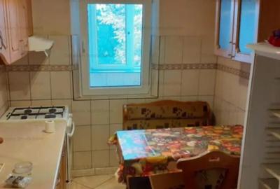 Apartament cu 3 camere decomandat în Călărași