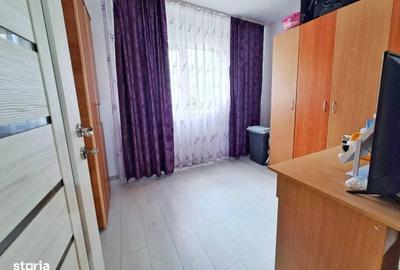 Apartament cu 3 camere decomandat în Sud