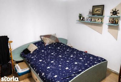 Apartament cu 3 camere decomandat în Nicolina