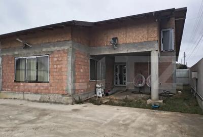Casă cu 7 camere cu Teren 1600 Mp în Bâra - 2