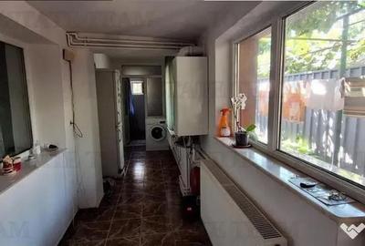Casă cu 3 camere cu Garaj în Brătianu - 1