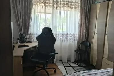 Vand apartament 3 camere in saveni