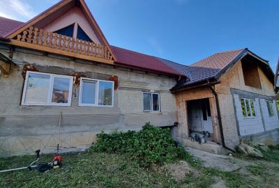 Casă cu 4 camere în Central - 2