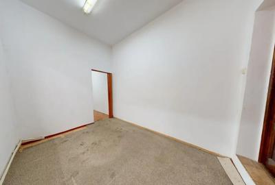 Spațiu comercial, de 81 mp, în Central - 11