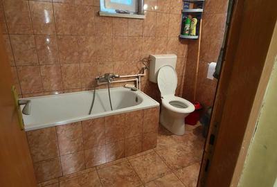 Casă cu 3 camere cu Teren 1670 Mp în Central - 1