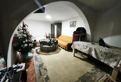 Casa de vanzare, cu 3 camere, 80 mp, 900 mp teren, Siret - 10