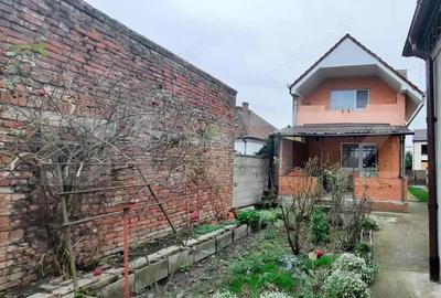 Doua case de vanzare in curte comuna,zona Titulescu Satu Mare - 8