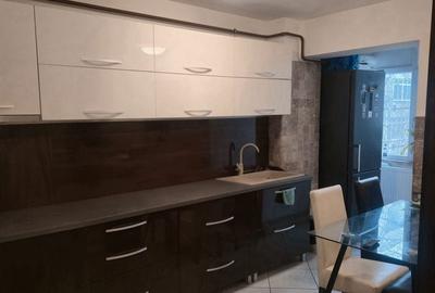 Apartament cu 3 camere în Calea București - 2