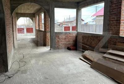 Casă cu 7 camere cu Teren 1400 Mp în Central - 12