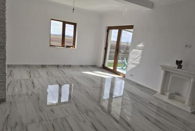 Casă cu 4 camere în Pantelimon - 1