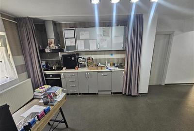 Apartament cu 3 camere decomandat în Micro IV - 17