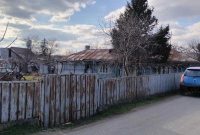 Teren intravilan + casa batraneasca - 2