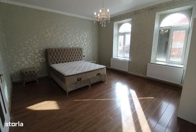 Casă cu 4 camere cu Teren 750 Mp în Central - 11