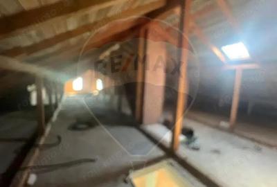 Casă cu 6 camere cu Canalizare în Răstoaca - 4