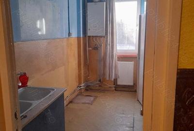 Apartament cu 4 camere decomandat et 2 - 9