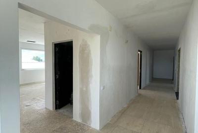 Spațiu comercial, de 2,880 mp, în Central - 3
